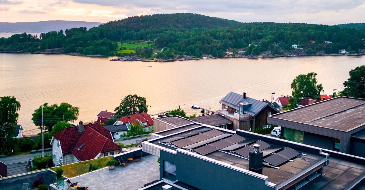Spar penger med solcellepaneler fra Otovo på taket. Vi er ledende i Norge.